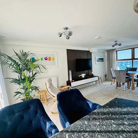 Marina Sea View Apt - Second Floor With Lift, Modern Holyhead Exterior photo