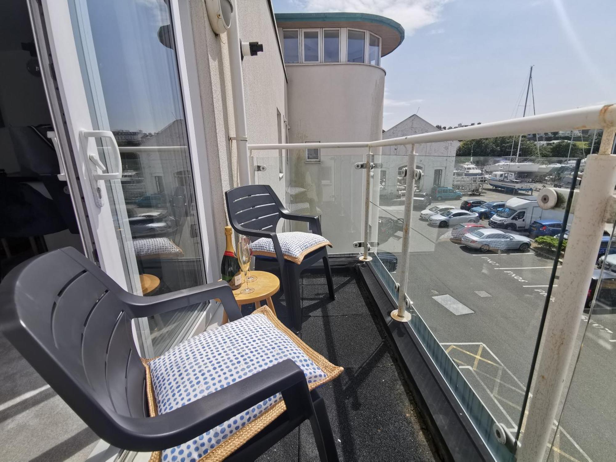 Marina Sea View - Second Floor With Lift, Modern *